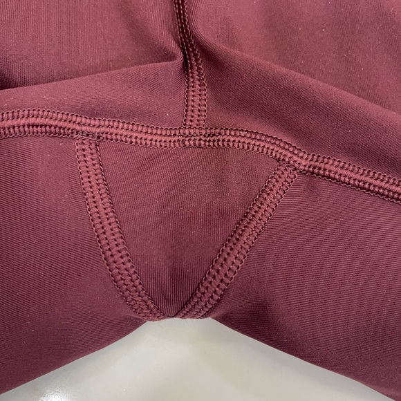 EUC Lululemon crop leggings with mesh detail - Picture 4 of 10